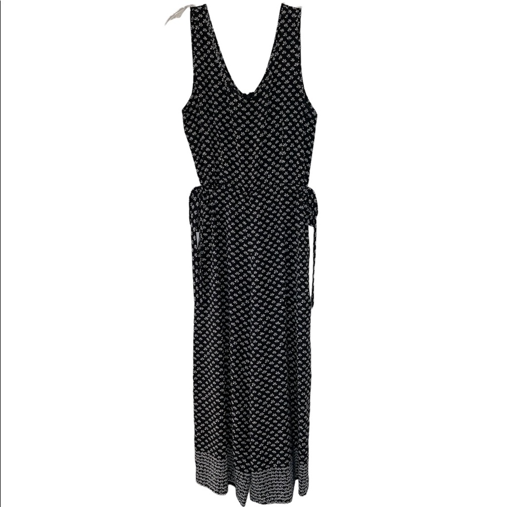 Adorable romper with tiny flower print